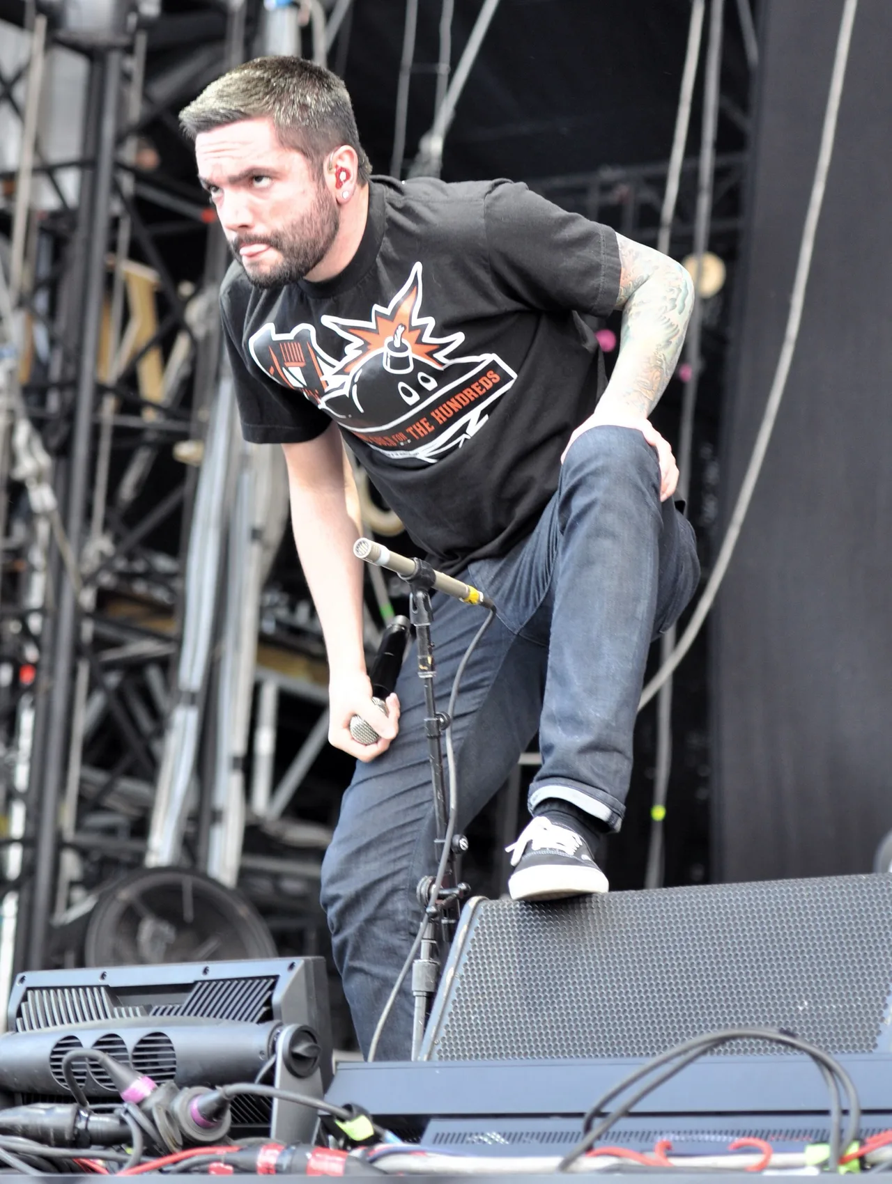 Jeremy McKinnon cantando