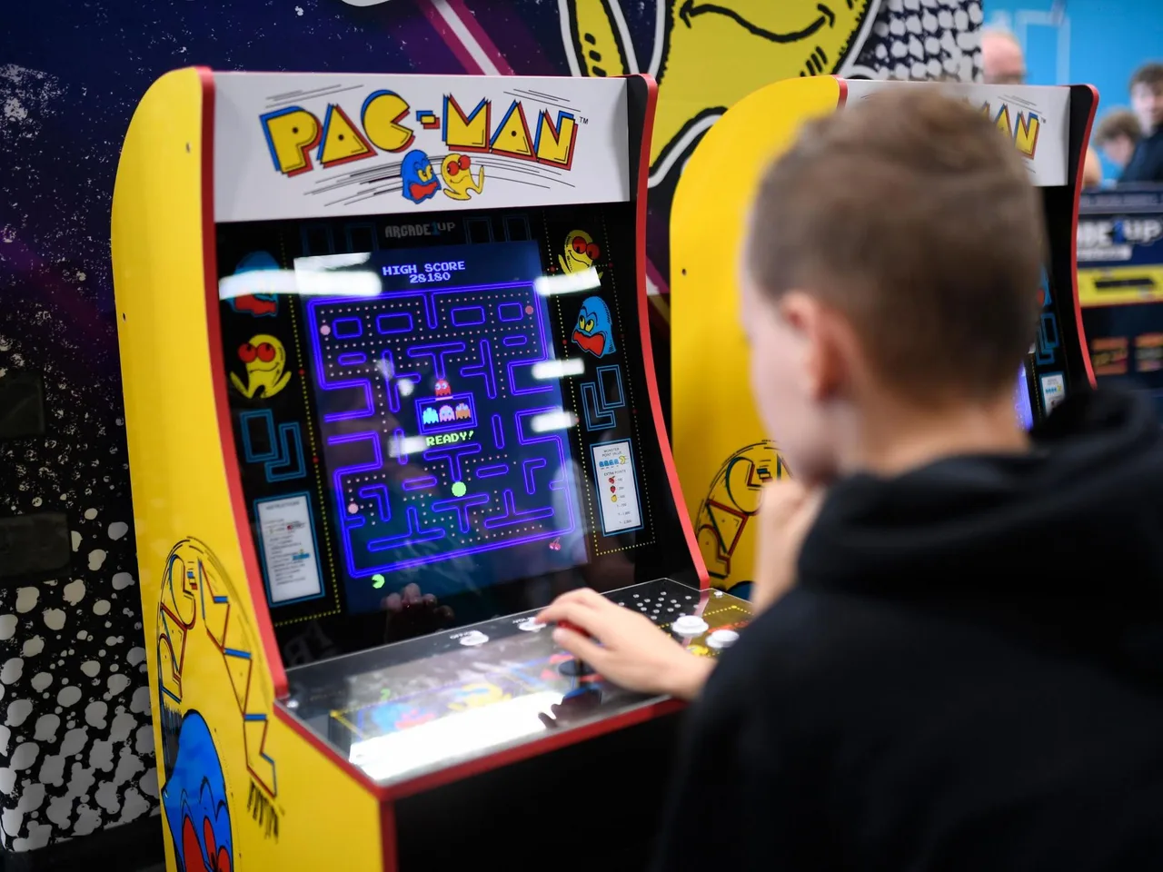 Tela do labirinto clássico de Pac-Man com os fantasmas
