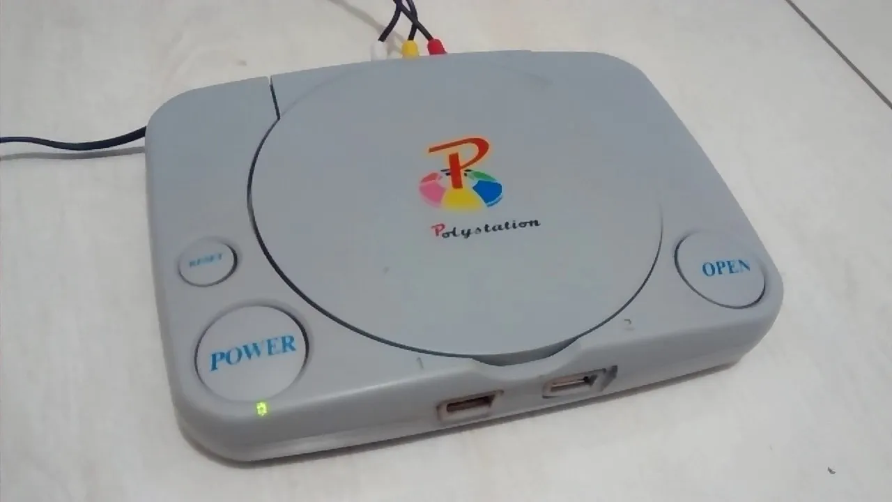 foto do console Polystation ligado