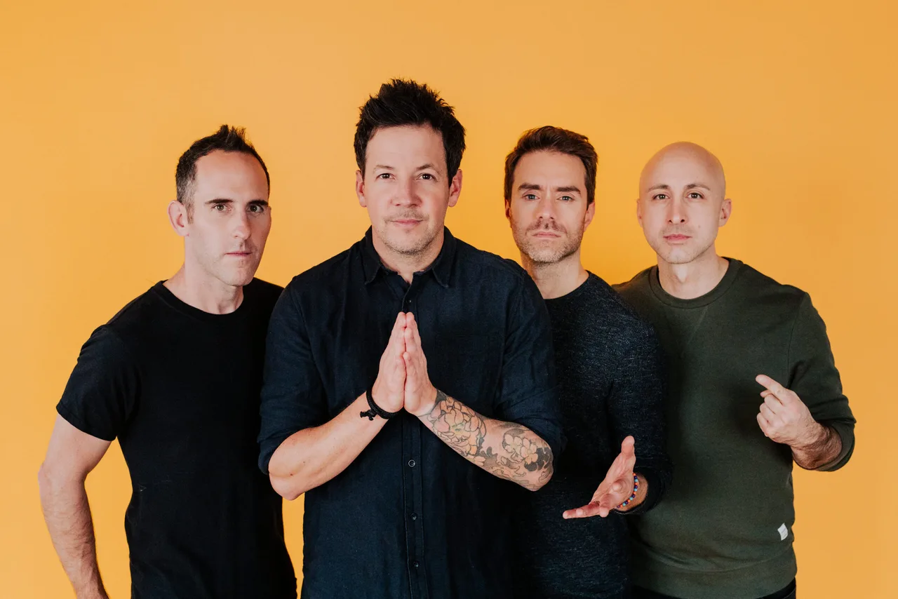 Pierre Bouvier cantando